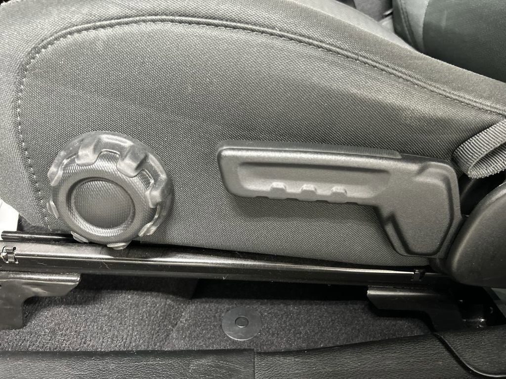 Used 2020 Jeep Wrangler Unlimited Sahara image 10