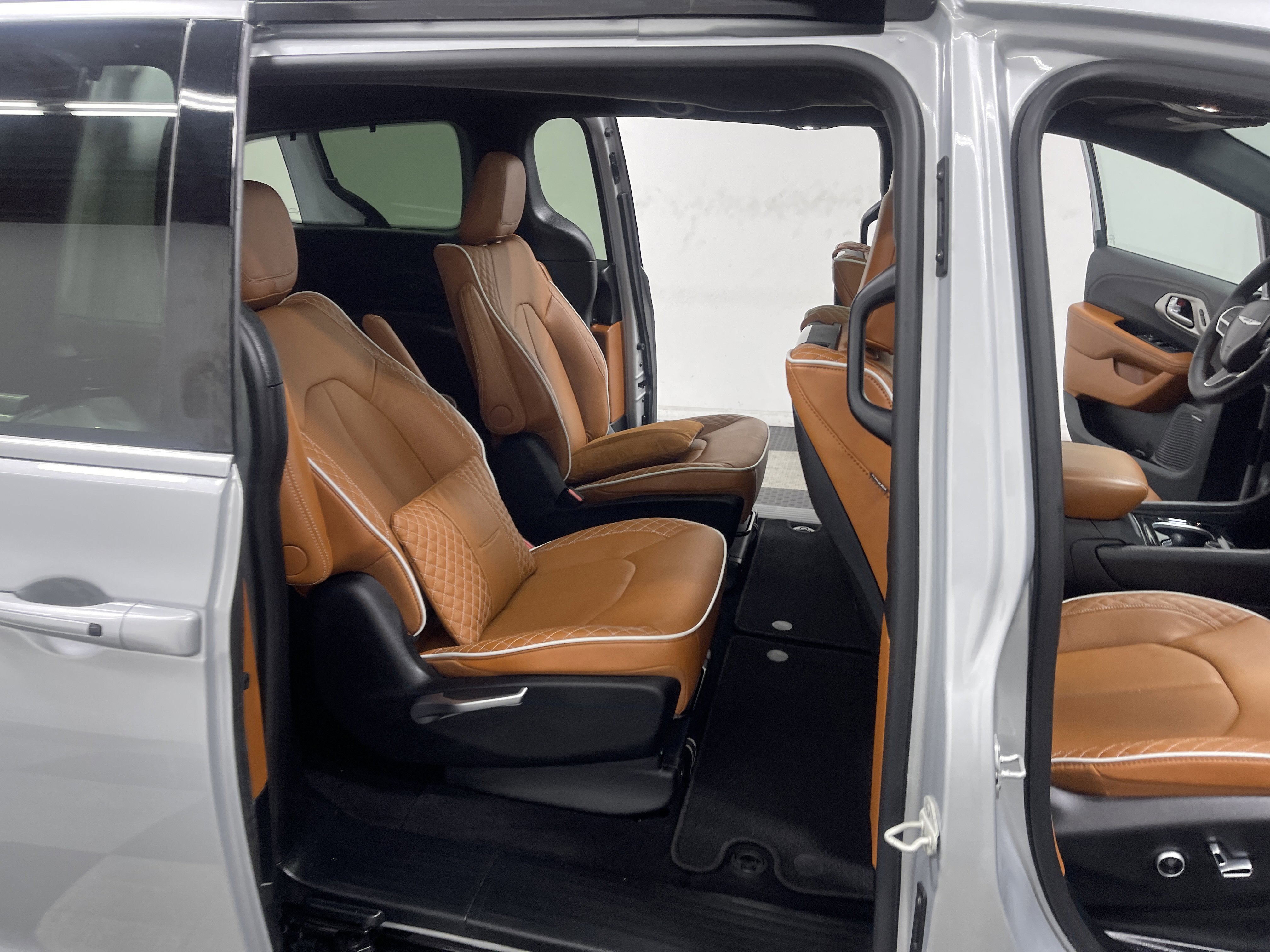 Used 2026 Chrysler Pacifica Pinnacle image 23