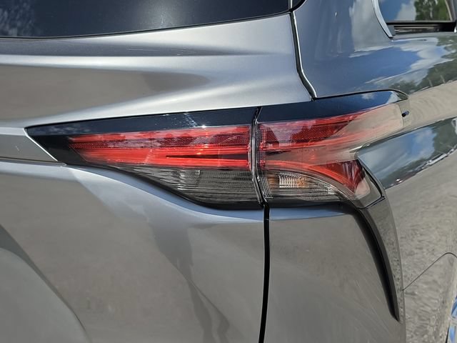 Used 2026 Toyota Sienna Limited FWD image 7