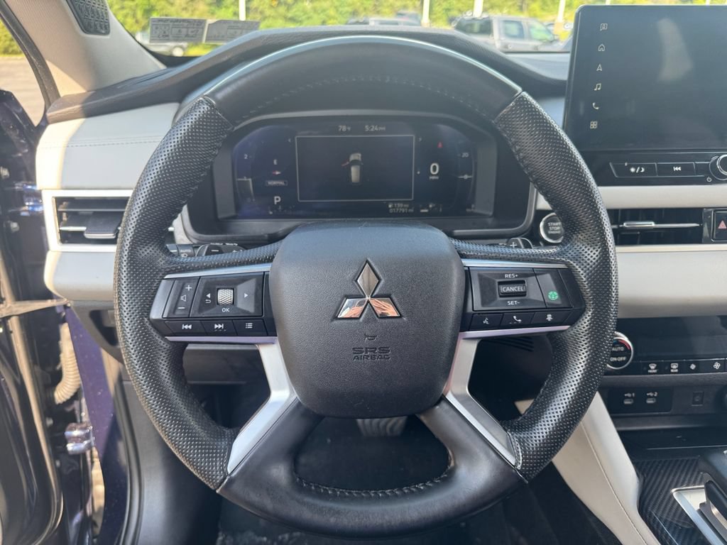 Used 2025 Mitsubishi Outlander AWD image 14