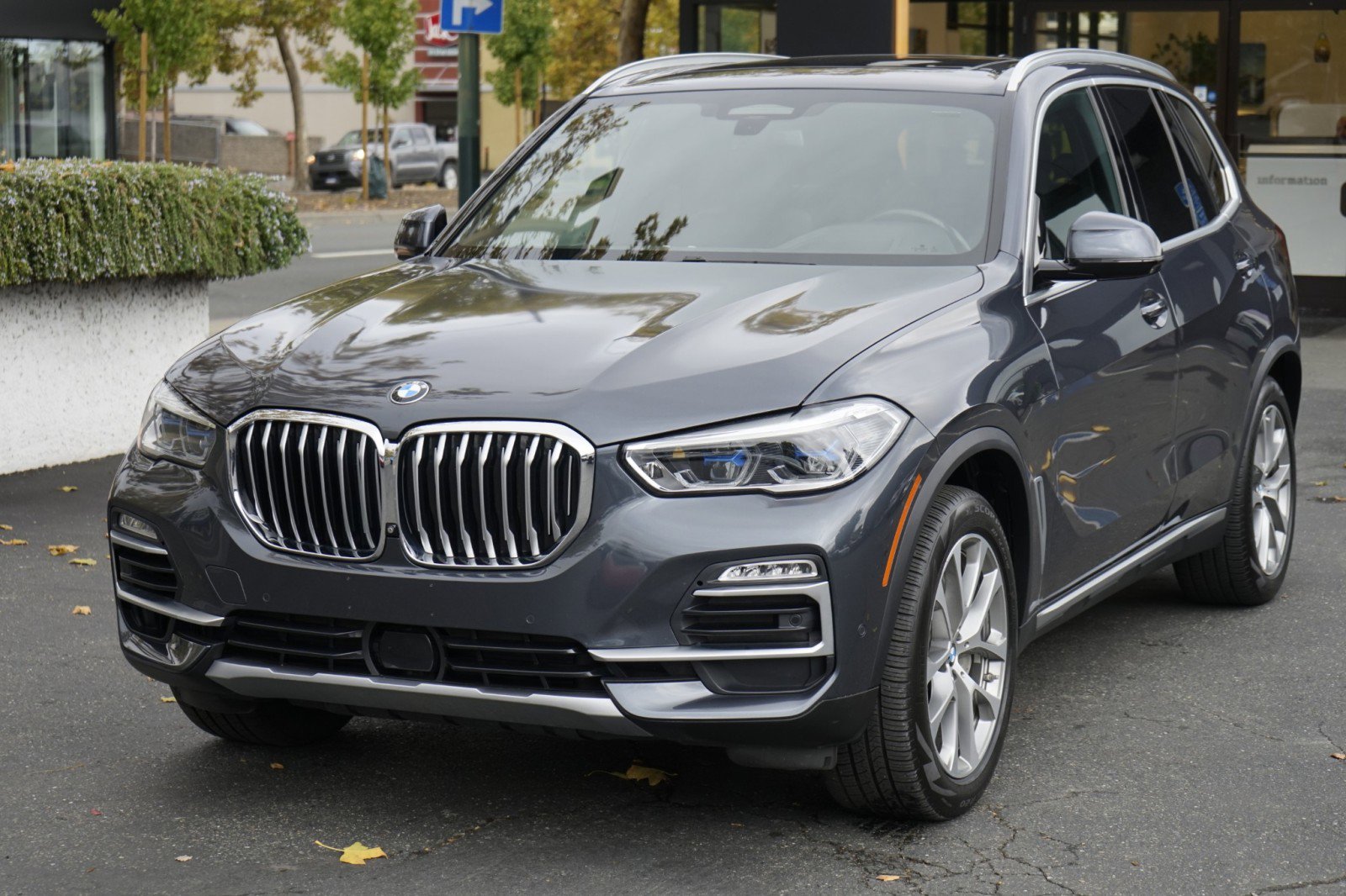 Used 2020 BMW X5 xDrive50i w/ Executive Package AWD/4WD image 4