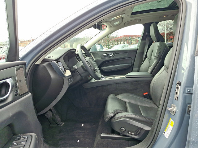 Used 2022 Volvo XC60 B5 Inscription w/ Climate Package image 14