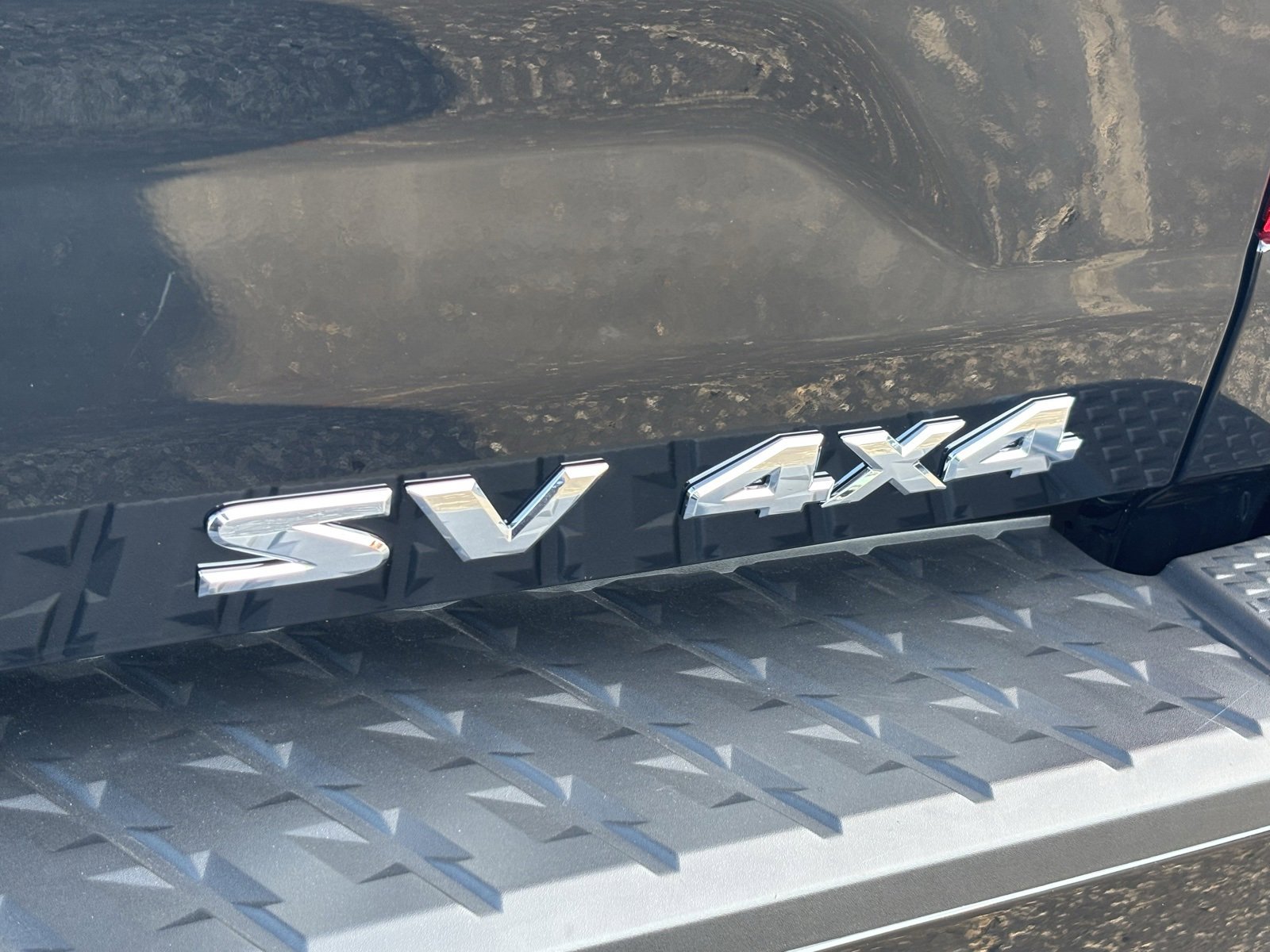 Used 2024 Nissan Titan SV image 14