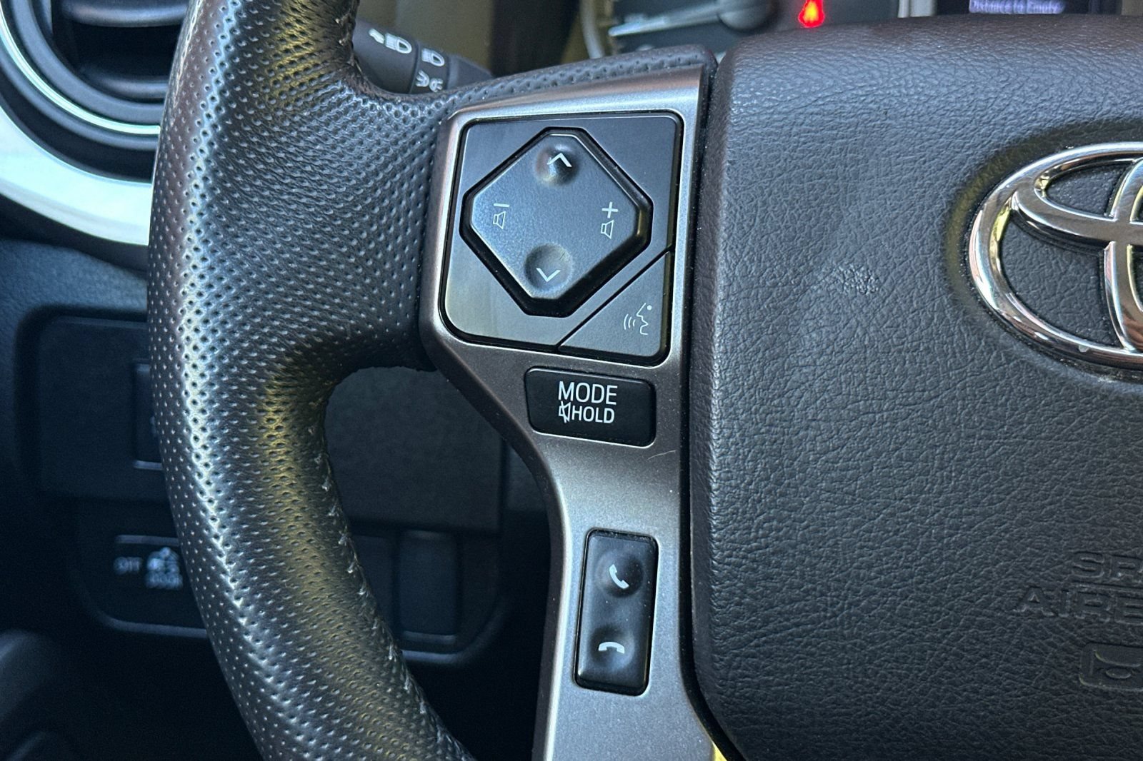 Used 2022 Toyota Tacoma SR5 AWD/4WD image 28
