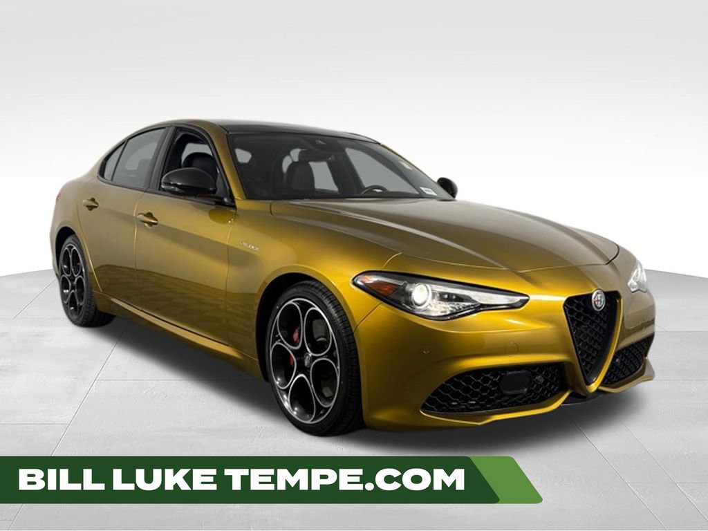 Used 2023 Alfa Romeo Giulia Veloce RWD image 1