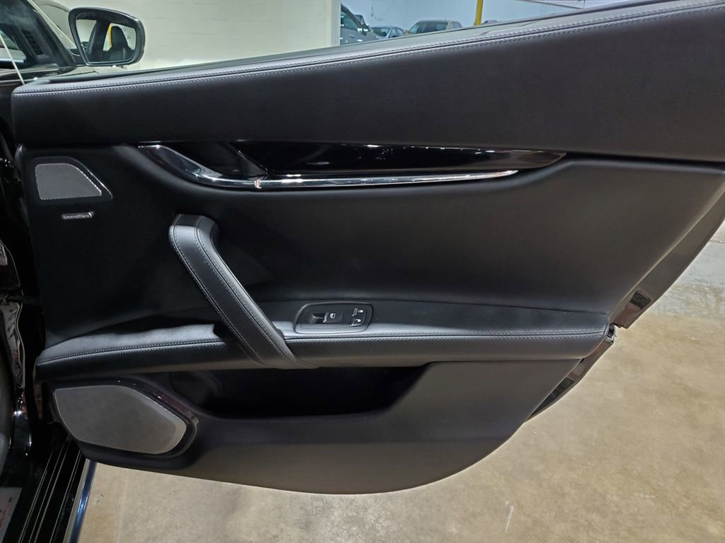 Used 2018 Maserati Quattroporte S GranSport Q4 AWD/4WD image 22