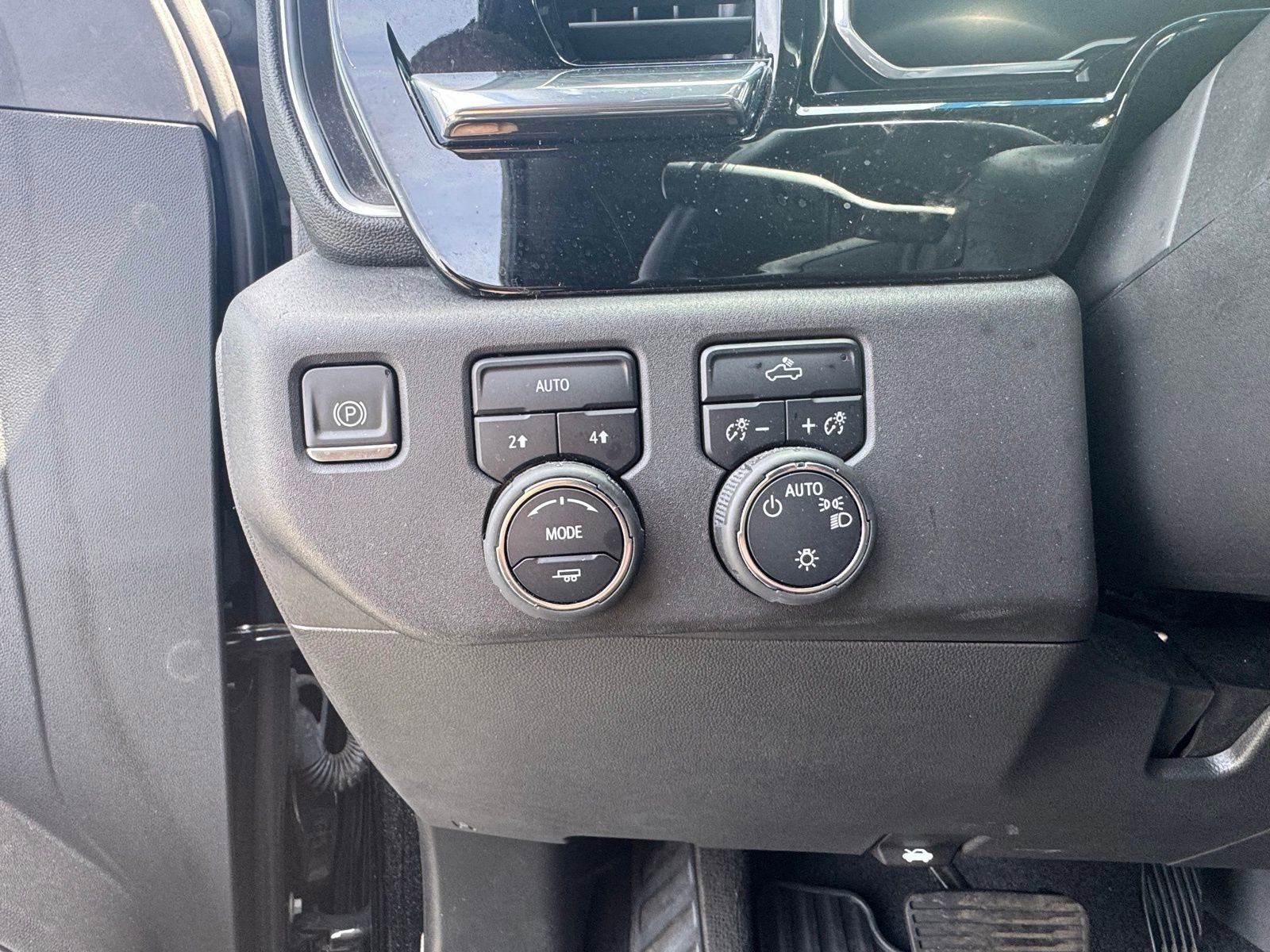 Used 2023 Chevrolet Silverado 1500 LT AWD/4WD image 17