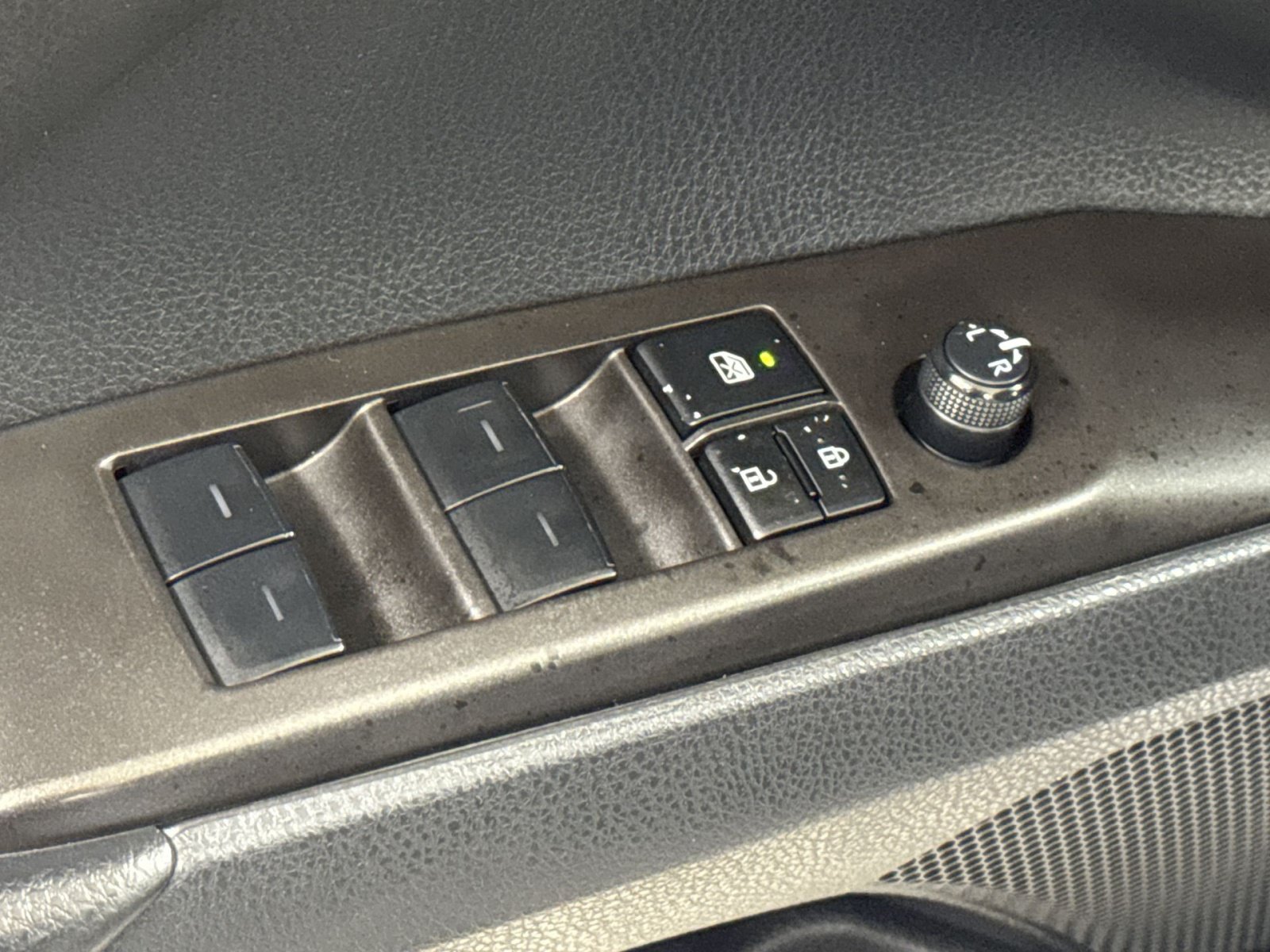 Used 2023 Toyota Camry SE FWD image 27