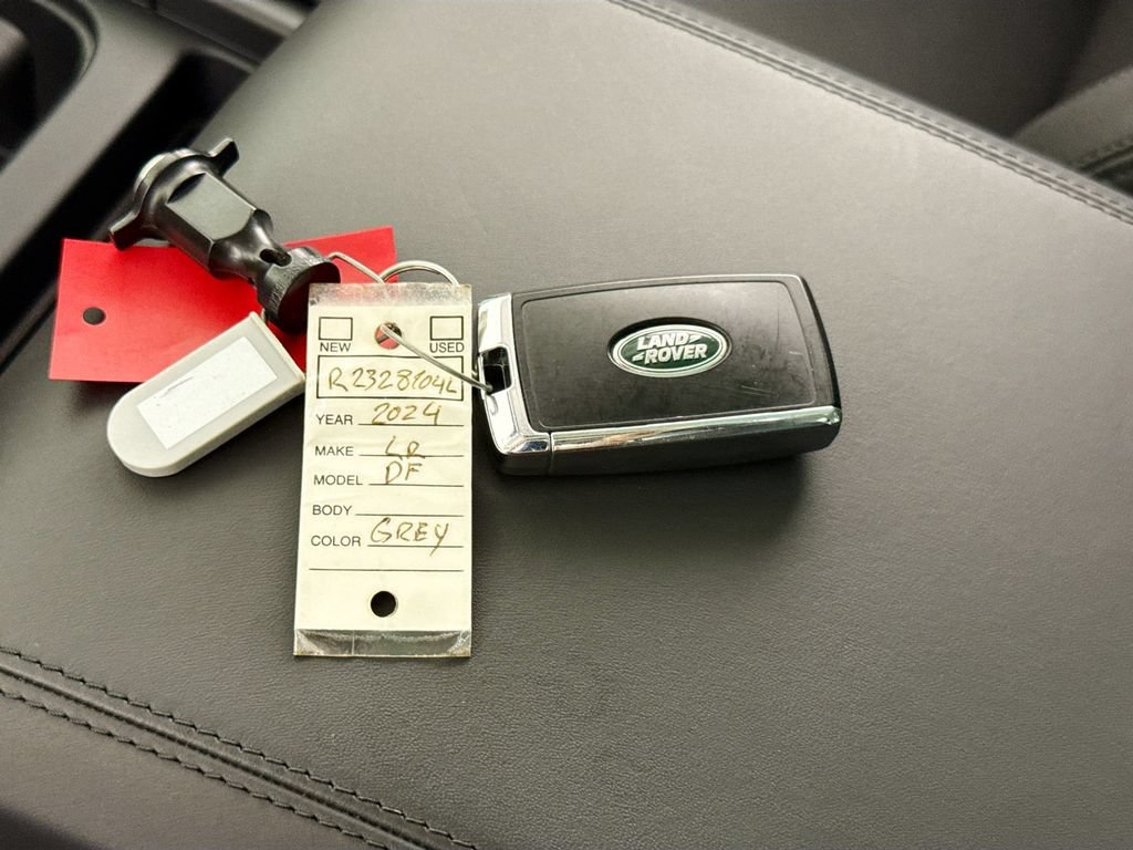 Used 2024 Land Rover Defender 110 SE AWD/4WD image 17