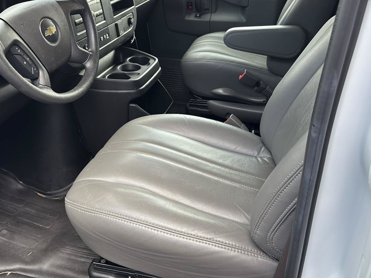 Used 2025 Chevrolet Express 2500 w/ Driver Convenience Package RWD image 10