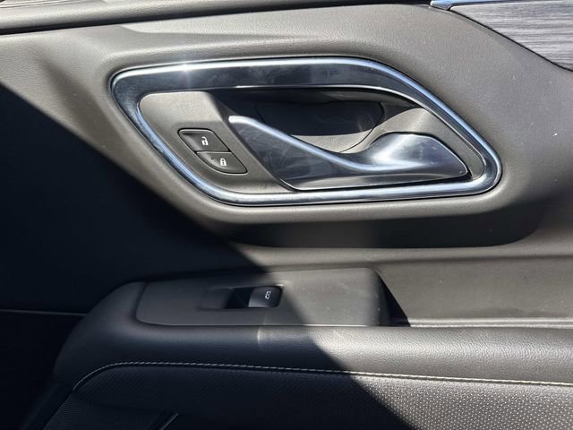 Used 2024 GMC Yukon XL SLT w/ SLT Luxury Package image 18