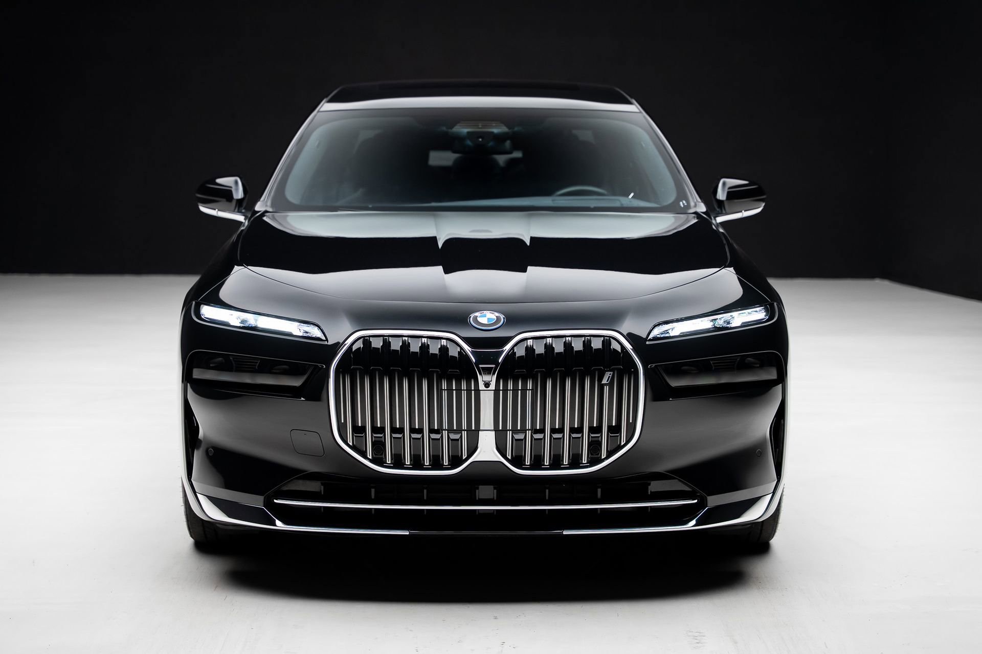 Used 2024 BMW i7 xDrive60 w/ Executive Package image 8