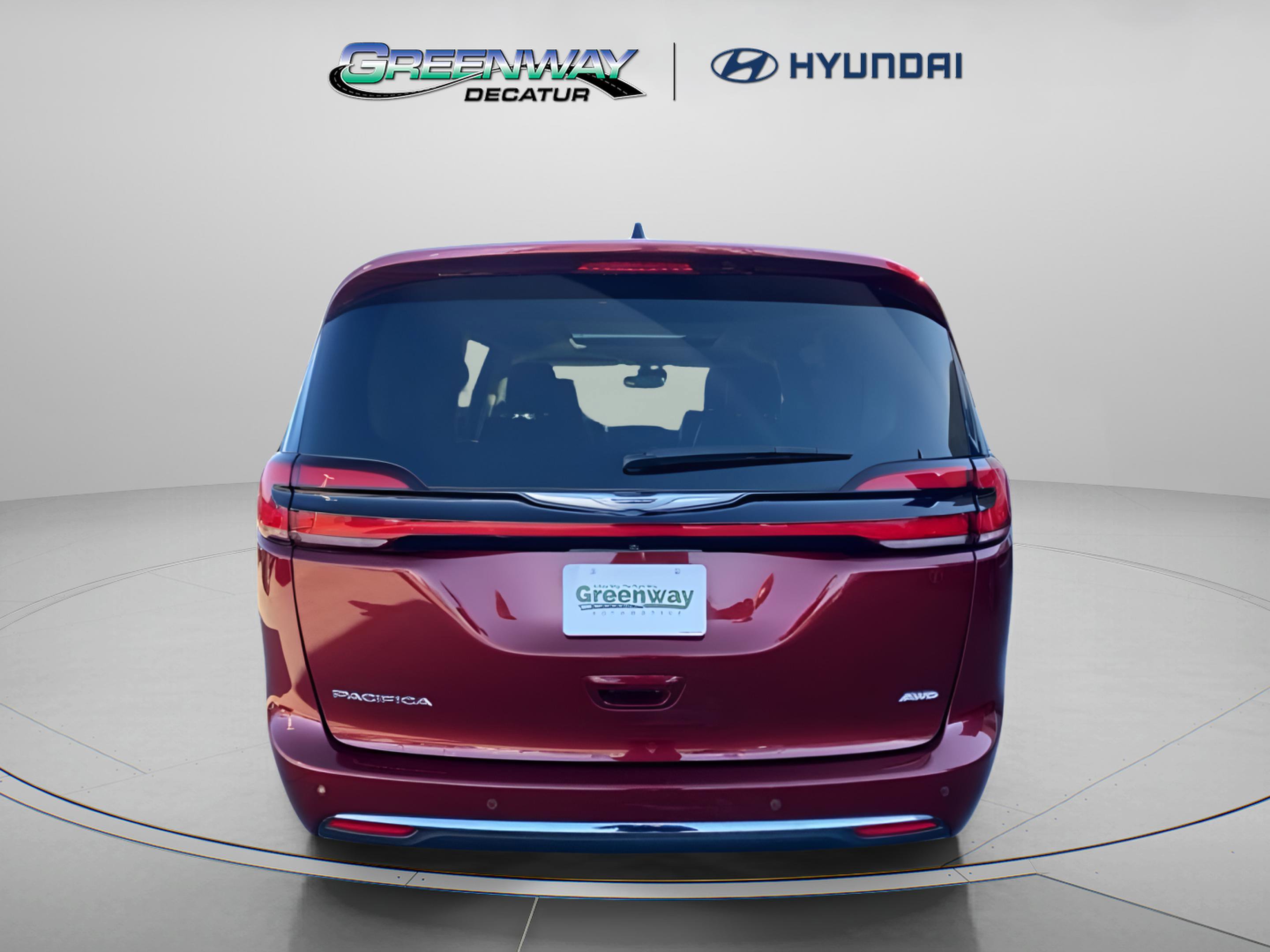 Used 2023 Chrysler Pacifica Touring-L image 6