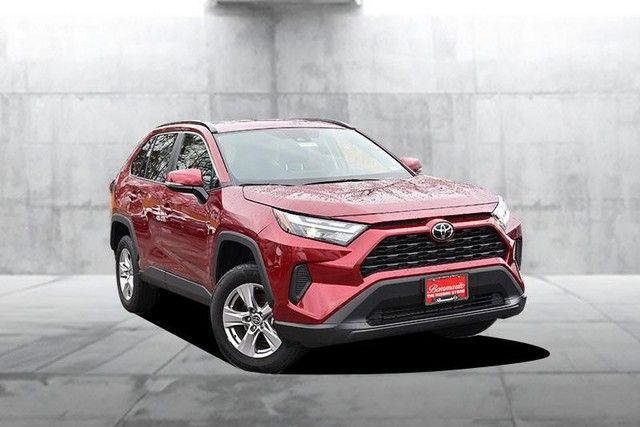 Used 2025 Toyota RAV4 XLE image 2