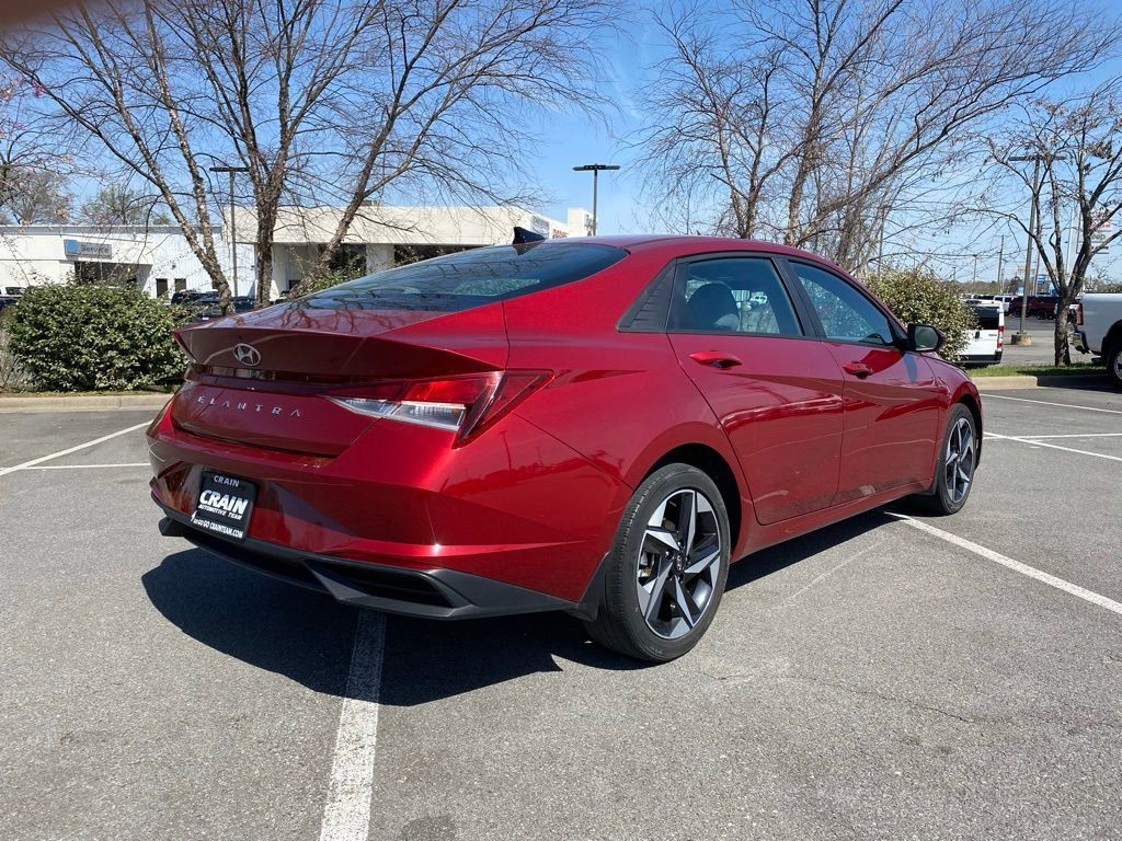 Used 2023 Hyundai Elantra SEL w/ Convenience Package image 7