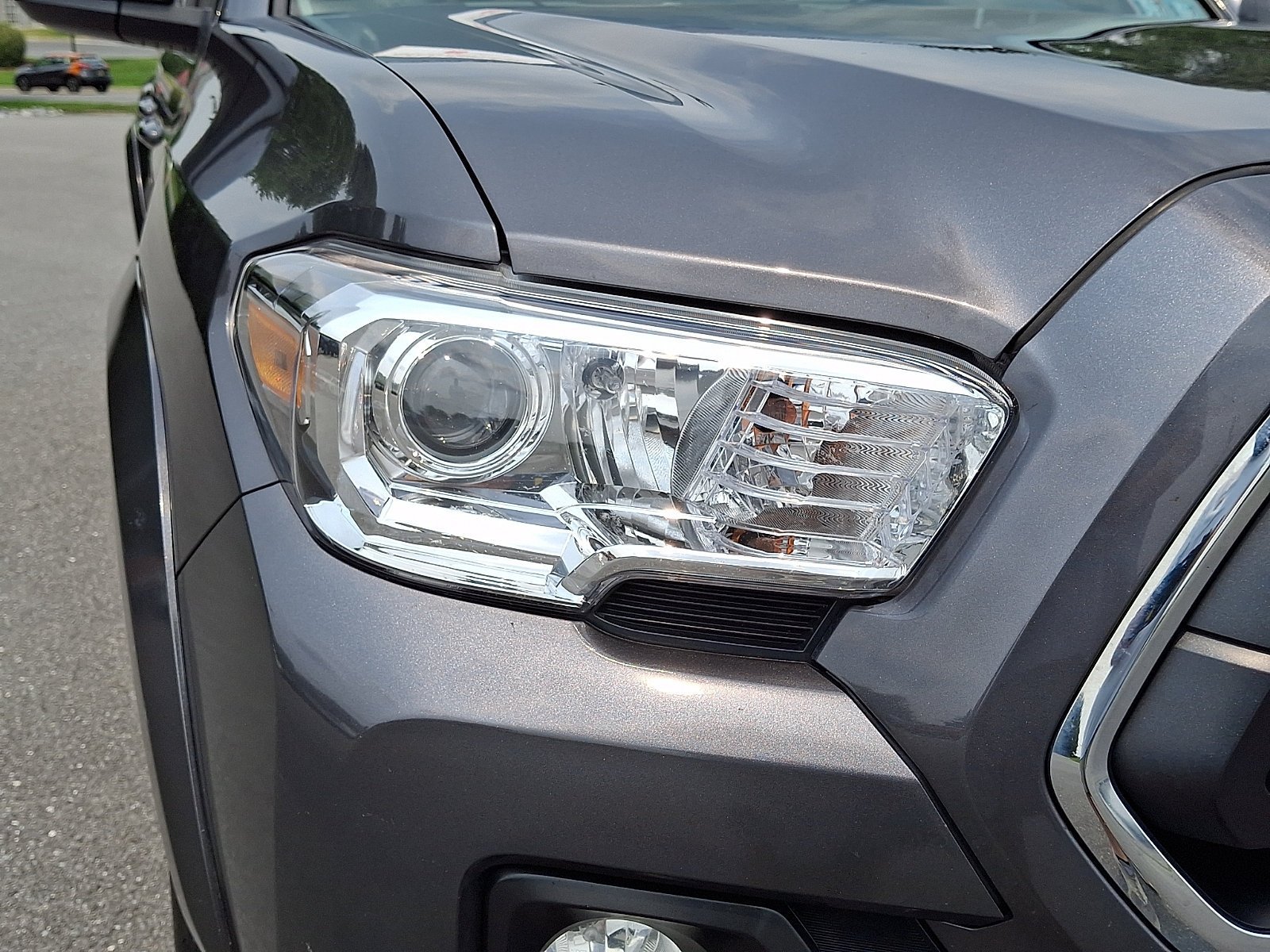 Certified 2023 Toyota Tacoma SR5 AWD/4WD image 10