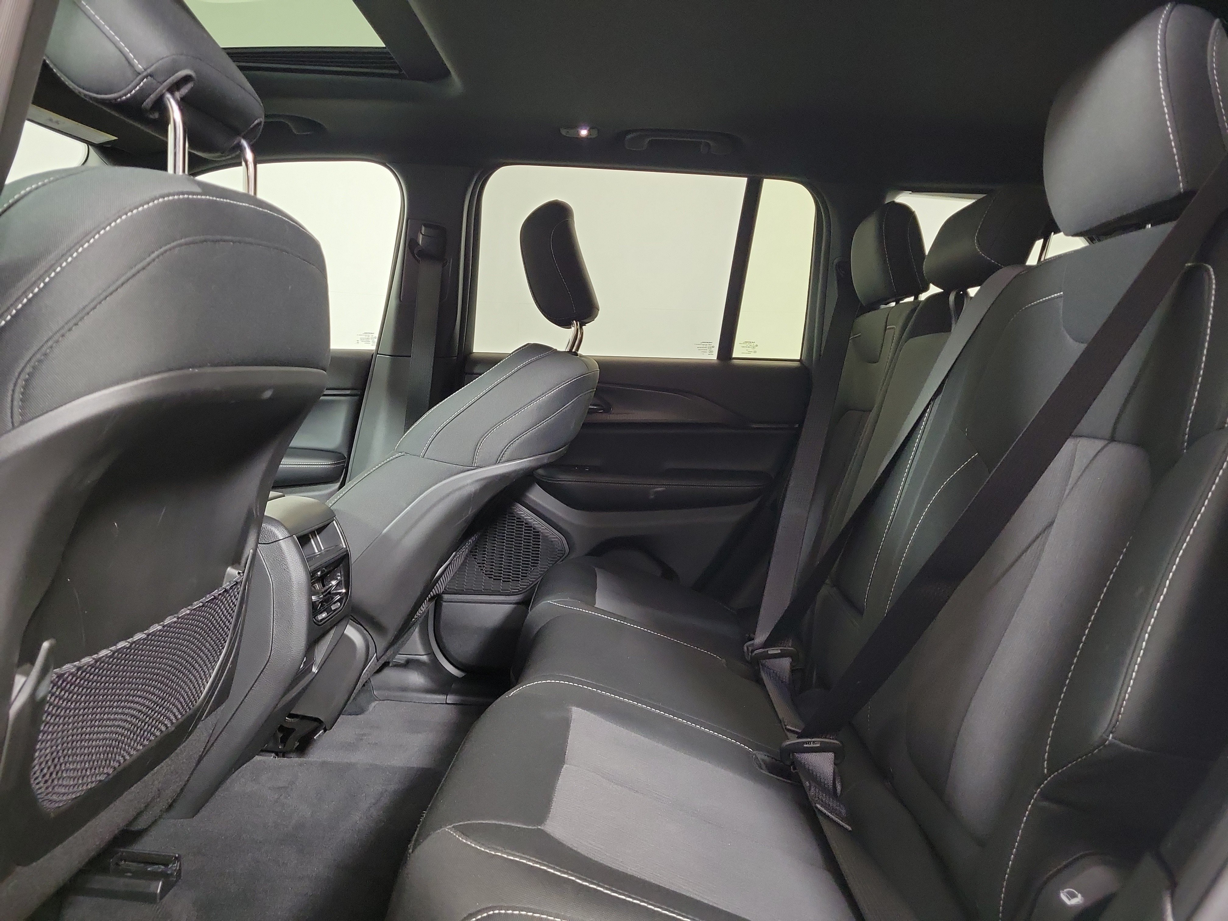 Used 2025 Jeep Grand Cherokee Laredo X RWD image 22