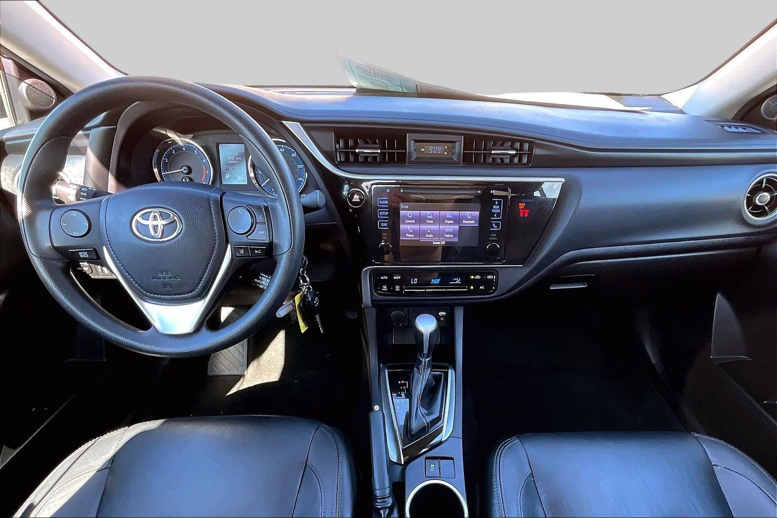 Used 2018 Toyota Corolla LE FWD image 14