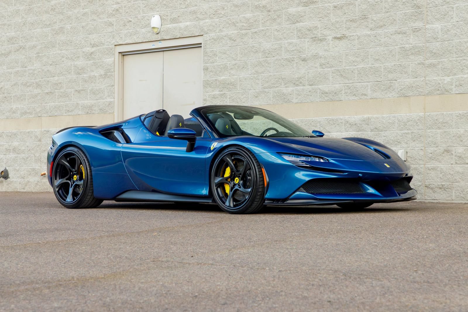 Used 2023 Ferrari SF90 Spider AWD/4WD image 2