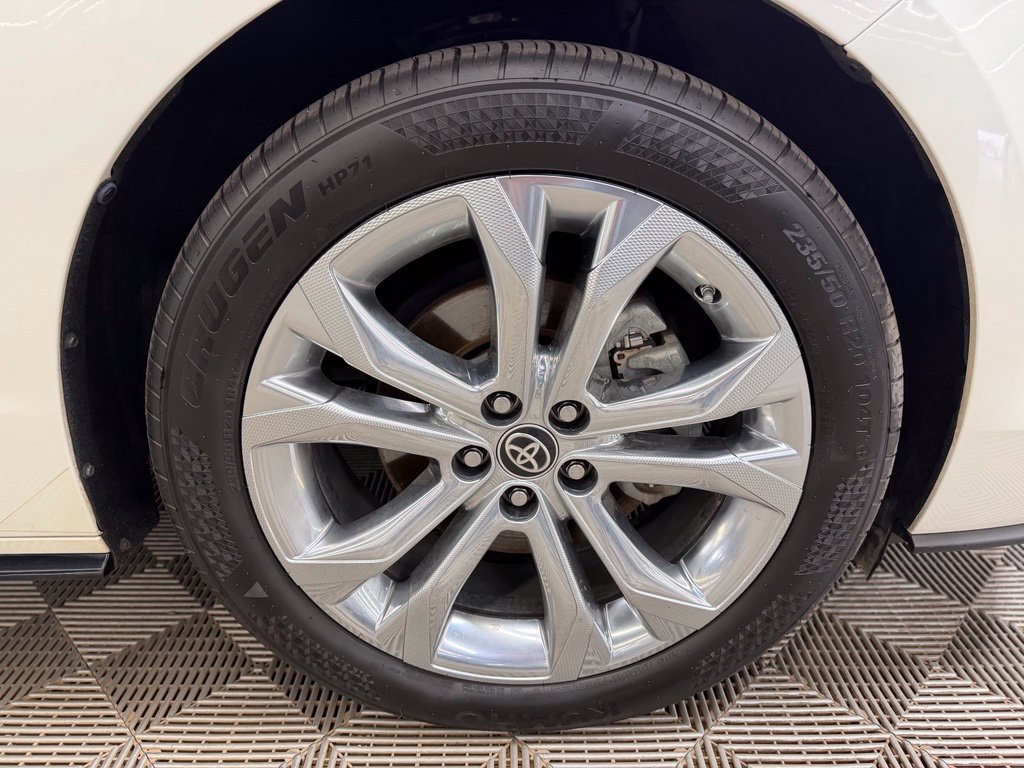 Used 2021 Toyota Sienna Platinum FWD image 10