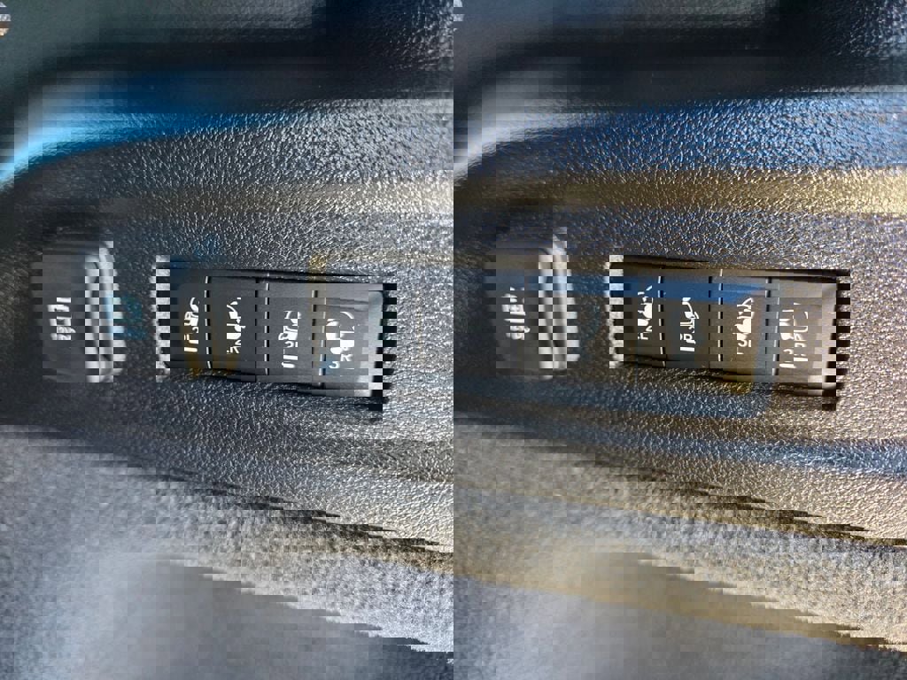 Used 2021 Jeep Grand Cherokee L Overland w/ Advanced Protech Group III image 26