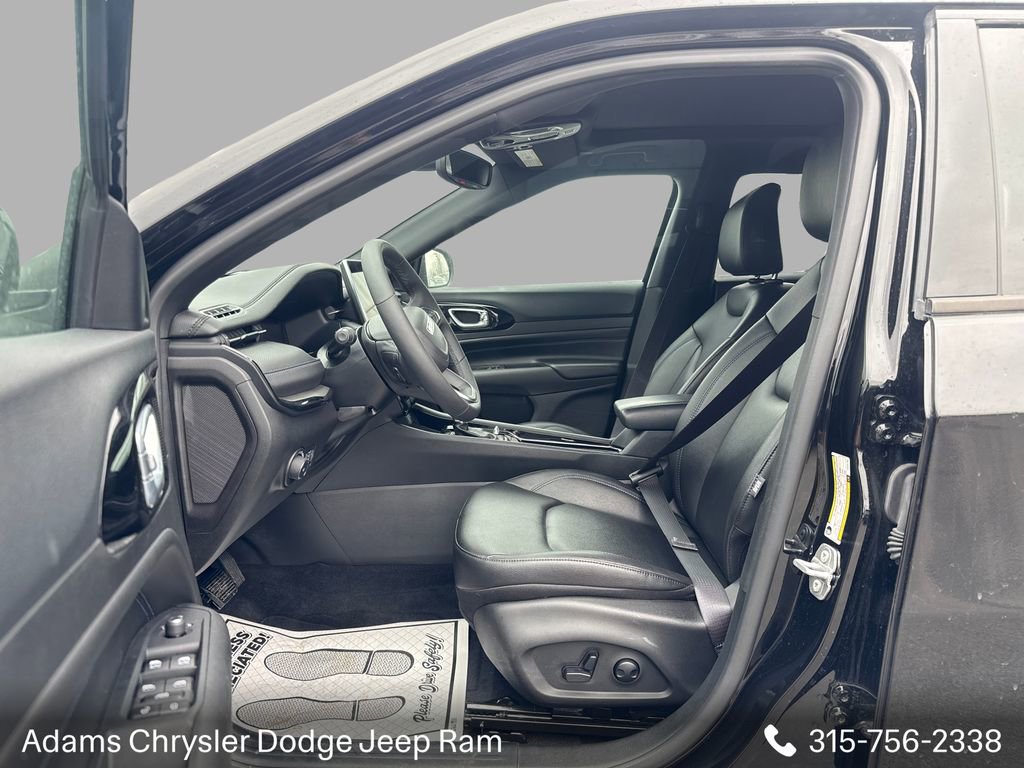 Used 2025 Jeep Compass Limited w/ High Altitude Package AWD/4WD image 12