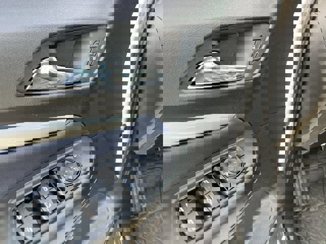 Used 2022 Chevrolet Bolt EUV LT w/ Convenience Package image 24