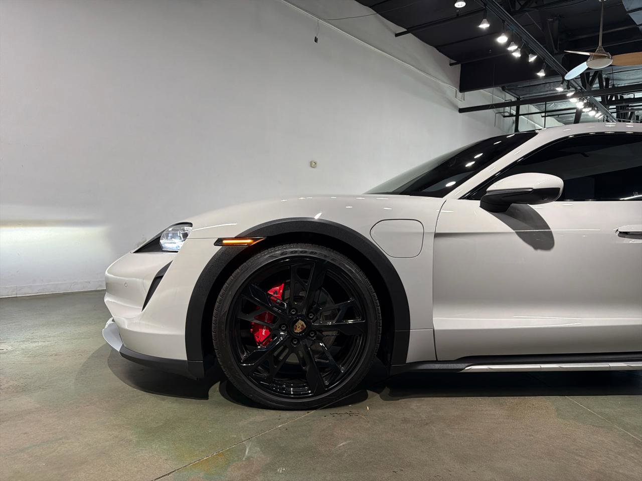 Used 2023 Porsche Taycan 4S w/ Premium Package image 3