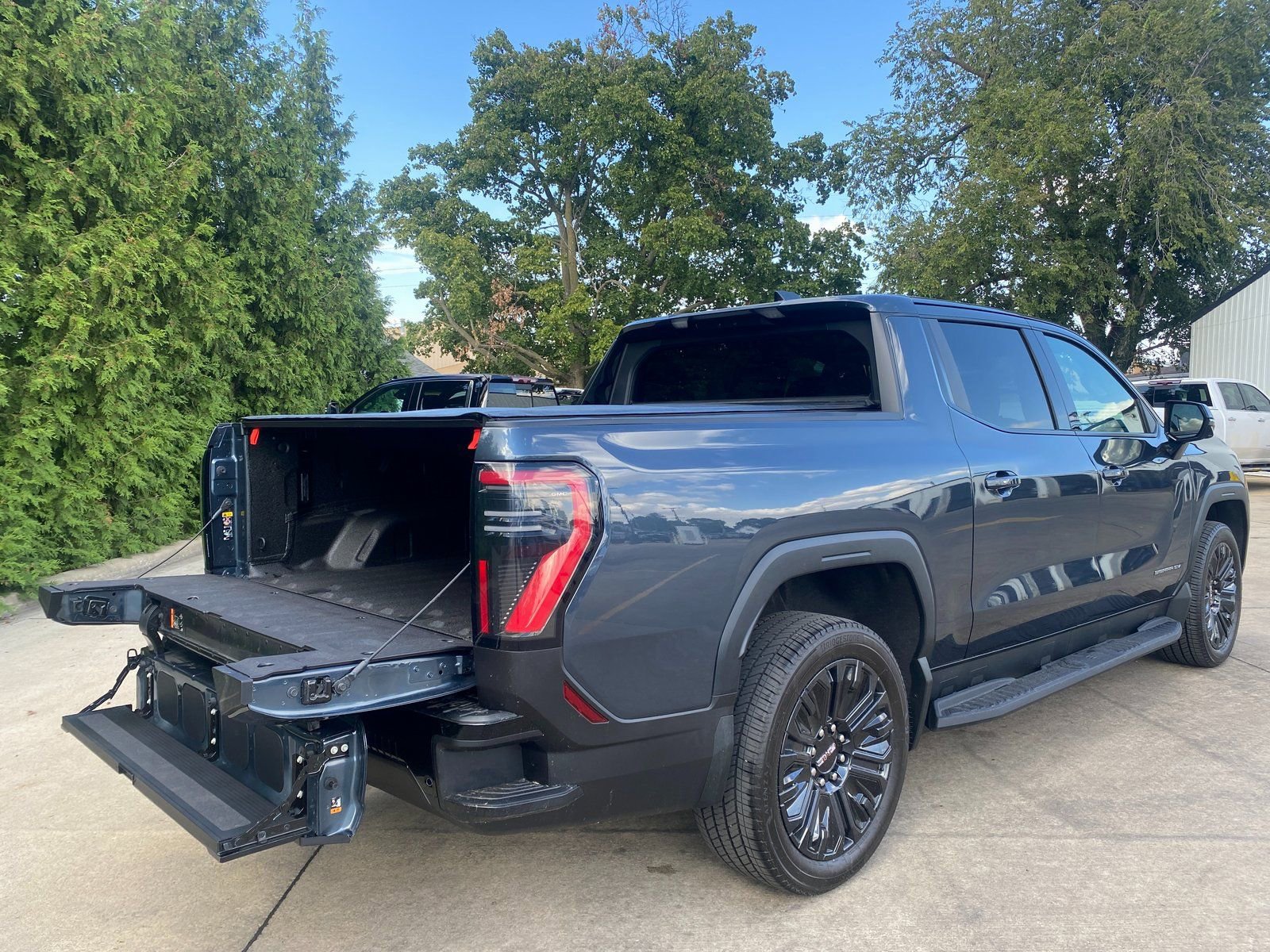 New 2026 GMC Sierra EV Elevation w/ Premium Package image 39