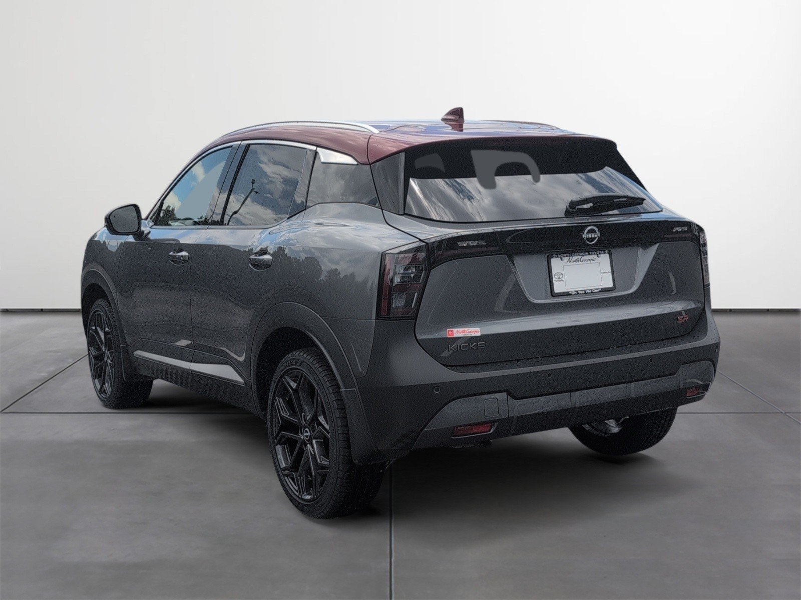 Used 2025 Nissan Kicks SR w/ SR Premium Package FWD image 4