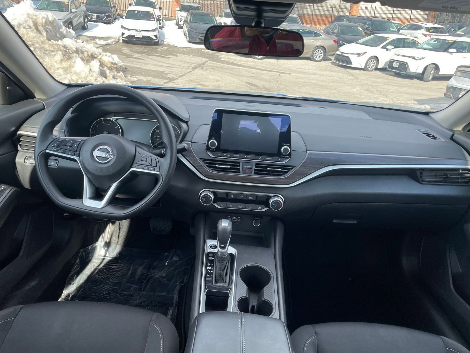 Used 2025 Nissan Altima 2.5 SV FWD image 32