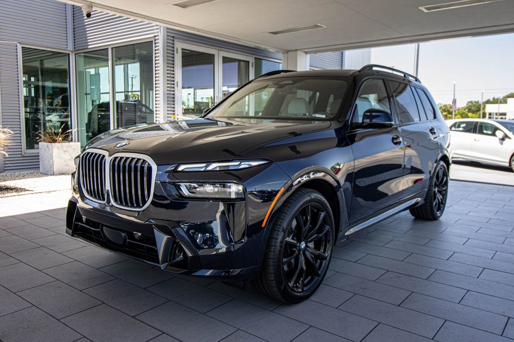 Used 2025 BMW X7 xDrive40i w/ M Sport Package AWD/4WD image 10