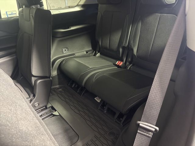 Used 2024 Jeep Grand Cherokee L Laredo image 27