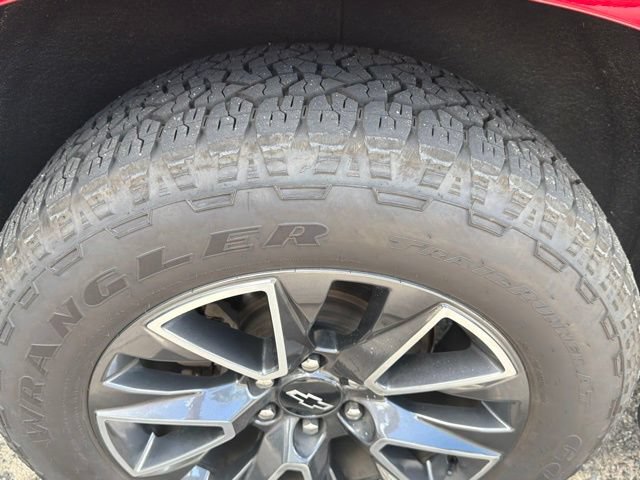 Used 2021 Chevrolet Tahoe Z71 w/ Luxury Package AWD/4WD image 17