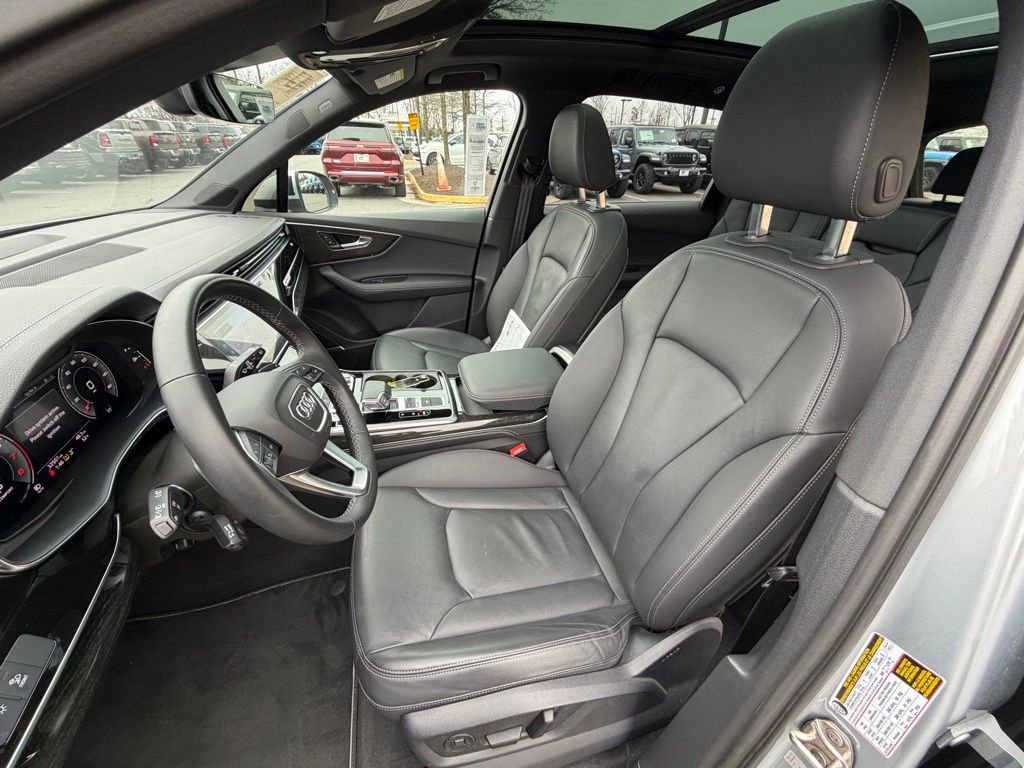 Used 2025 Audi Q7 3.0T Premium Plus image 22