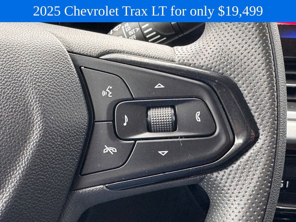Used 2025 Chevrolet Trax LT FWD image 22
