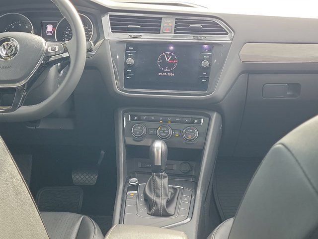 Used 2021 Volkswagen Tiguan SE w/ Panoramic Sunroof Package FWD image 5