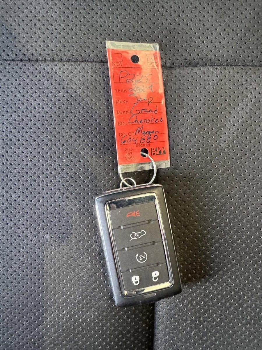 Used 2024 Jeep Grand Cherokee L Altitude AWD/4WD image 37