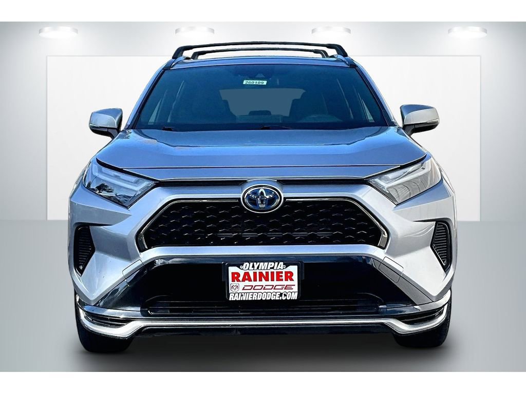 Used 2022 Toyota RAV4 SE w/ Weather & Moonroof Package AWD/4WD image 3