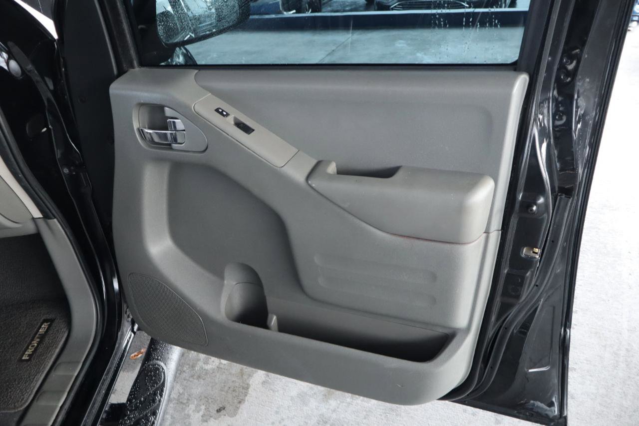 Used 2020 Nissan Frontier SV w/ Midnight Edition Floor Mats RWD image 36