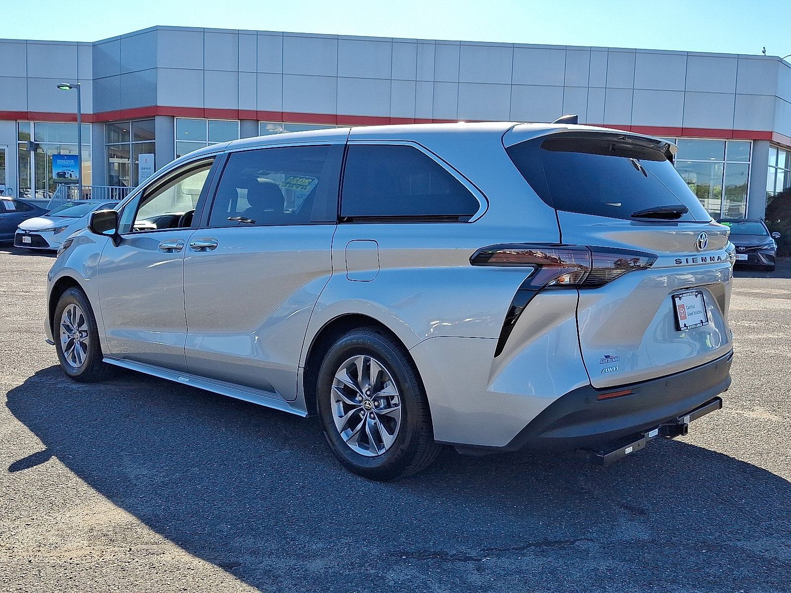 Certified 2024 Toyota Sienna XLE image 5