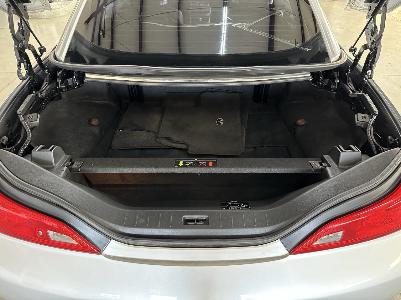 Used 2009 INFINITI G37 Base 2dr Convertible w/ Premium Pkg RWD image 10