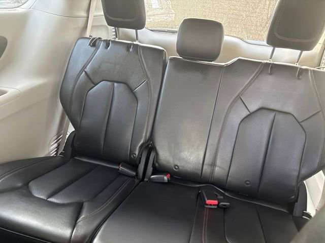 Used 2018 Chrysler Pacifica Touring-L w/ Tire & Wheel Group image 11