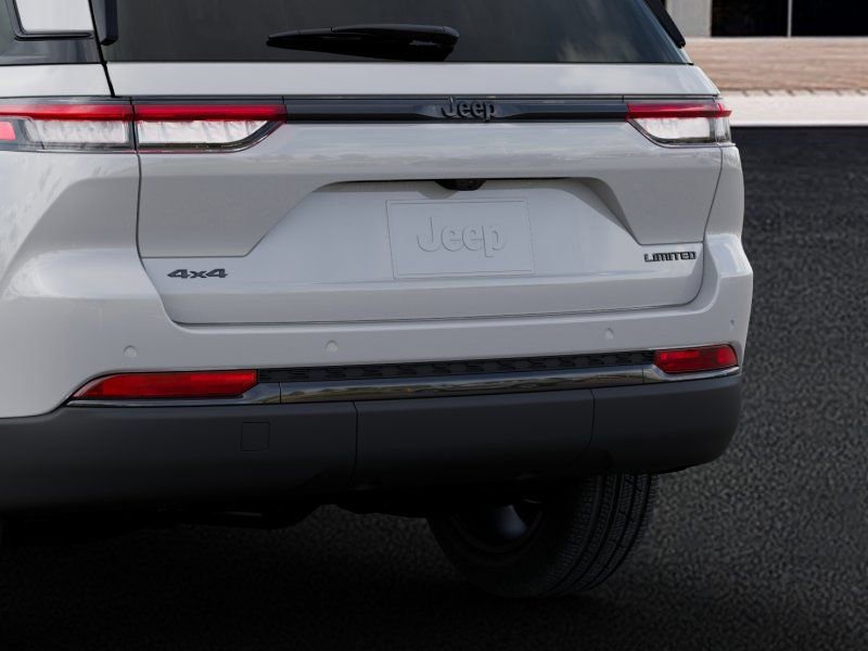 New 2025 Jeep Grand Cherokee Limited w/ Black Appearance Package image 13