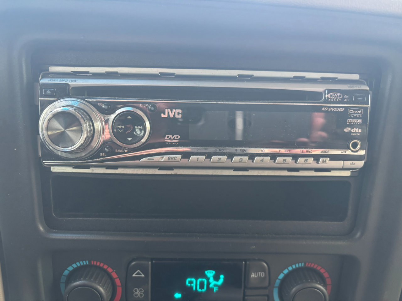 Used 2004 Chevrolet Suburban LT w/ Preferred Equipment Group image 13