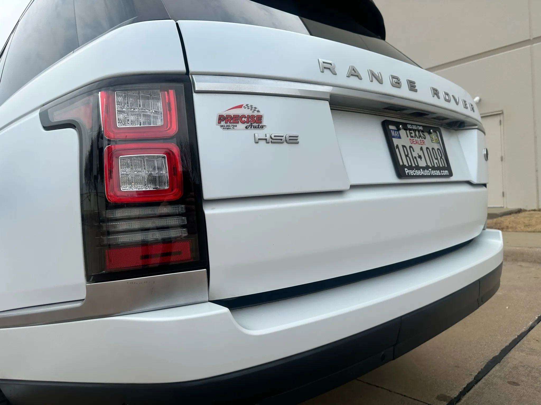 Used 2017 Land Rover Range Rover HSE image 12