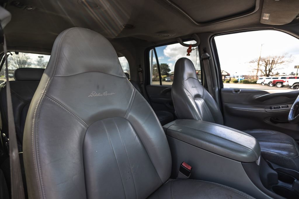 Used 2001 Ford Expedition Eddie Bauer image 30