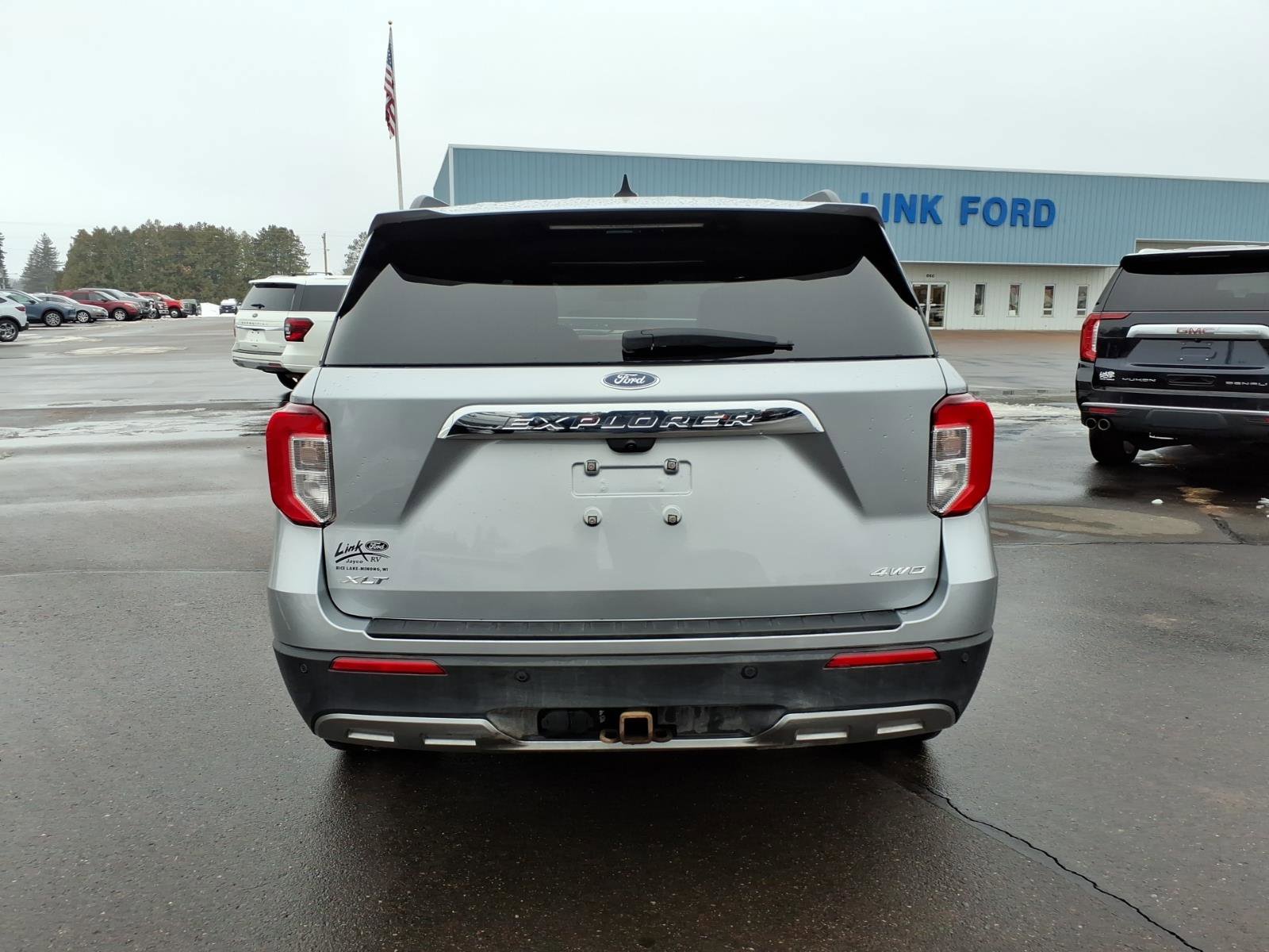 Used 2023 Ford Explorer XLT w/ Equipment Group 202A image 5