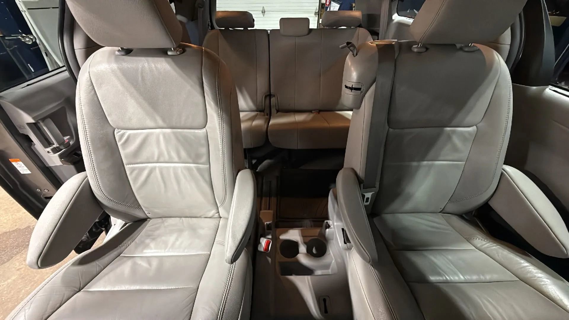 Used 2017 Toyota Sienna XLE w/ XLE Navigation Package FWD image 26