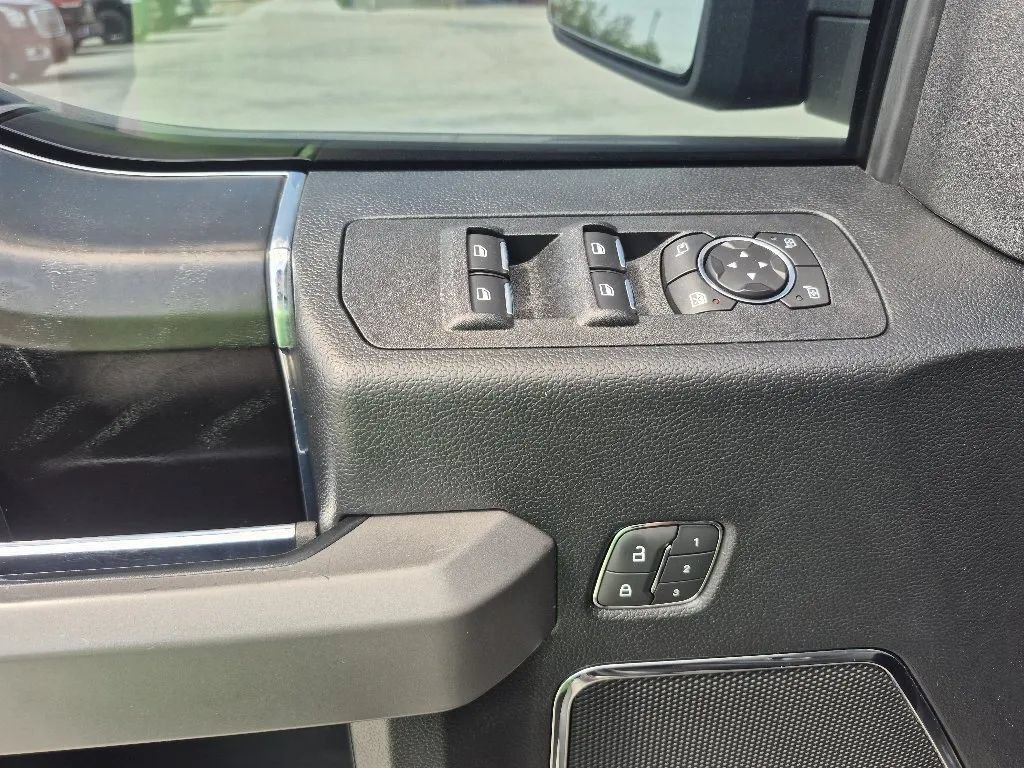 Used 2019 Ford F150 Platinum w/ Equipment Group 701A Luxury AWD/4WD image 17